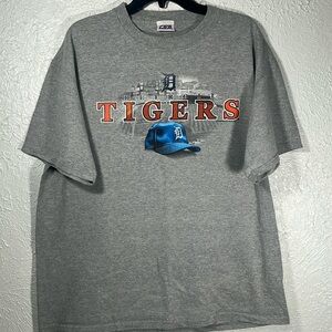 Detroit Tigers Baseball Gray Graphic T-Shirt Size Large Short Sleeve Tigers